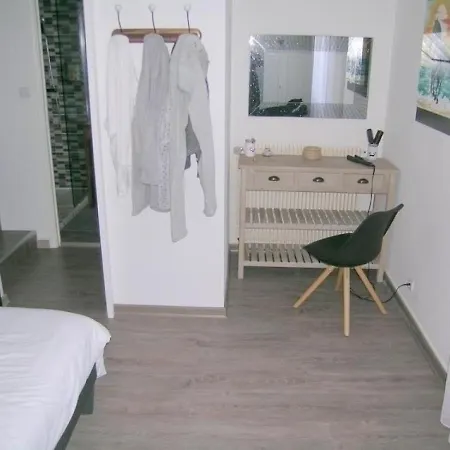 House 8 Personnes Les Bains - Maison Individuelle - Wifi - 4 Chambres - Piscine - Proche Commerces, Plage Et Foret.. Semesterbostad *