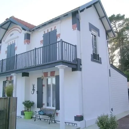 Semesterbostad House 8 Personnes Les Bains - Maison Individuelle - Wifi - 4 Chambres - Piscine - Proche Commerces, Plage Et Foret.. *